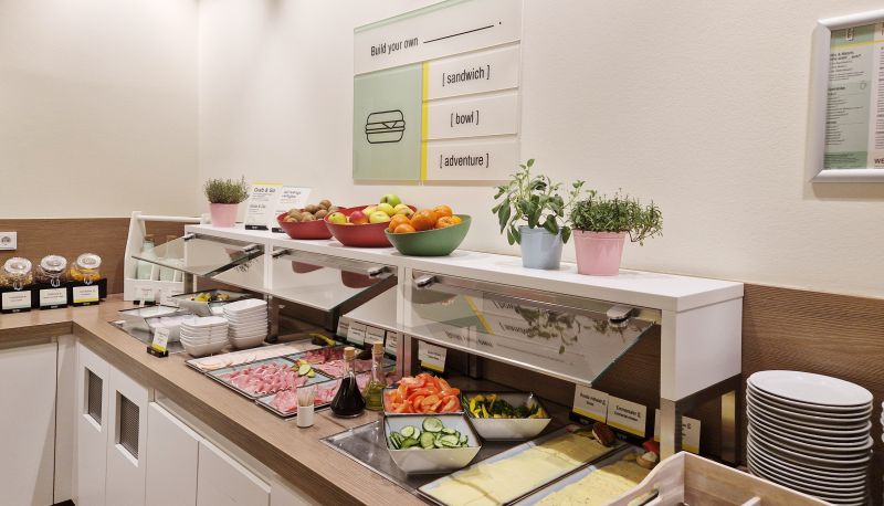 Breakfast and Dining Convenience