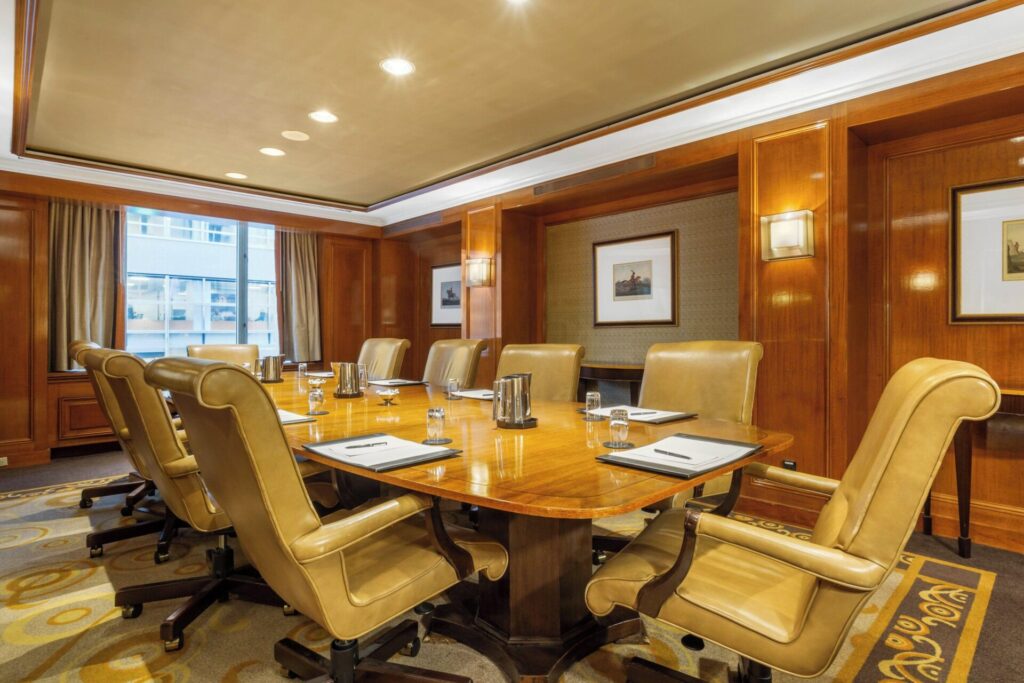 Dining Options and Nearby Restaurants