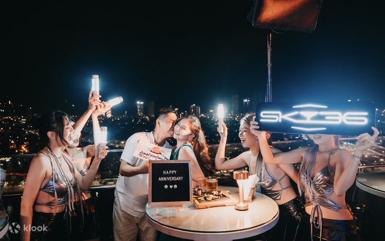 Rooftop Experiences Above the Skyline