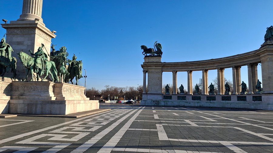 Explore Heroes' Square