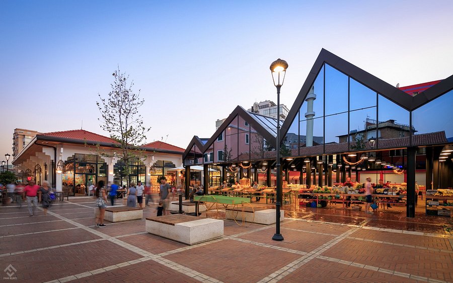 Explore Pazari i Ri (New Bazaar)