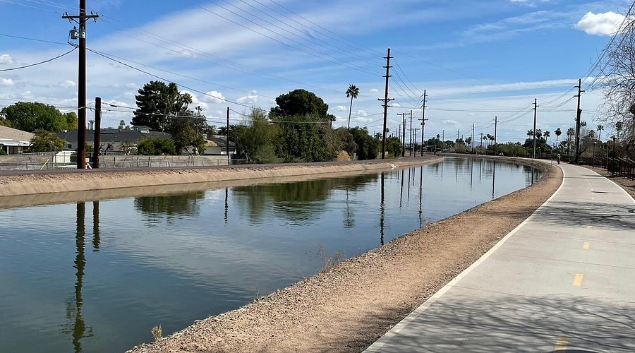 Explore the Arizona Canal Trail